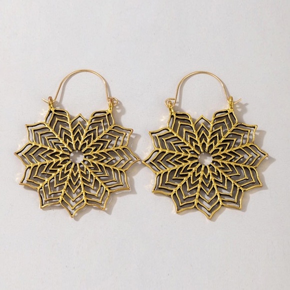 Gold-toned Snowflake Earrings - Picture 3 of 3